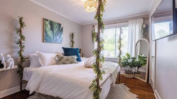 3 bedrooms, iron/ironing board, WiFi, bed sheets