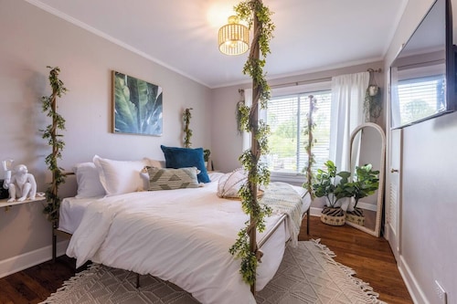 The Traveler’s Den in Downtown Fort Mill