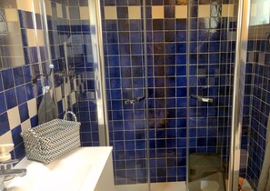 Apartment, 1 Queen Bed | Bathroom - Inviting 1-bed Apartment in Ragusa (Ragusa)