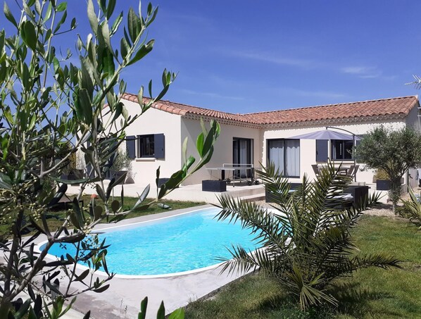 حمّام سباحة خارجي