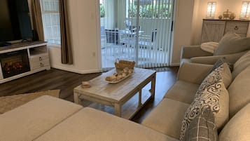 Smart TV y chimenea