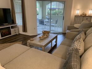 Smart TV, fireplace