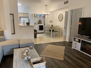 Smart TV, fireplace