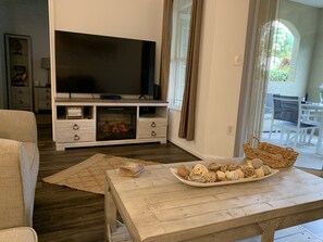 Smart TV, fireplace