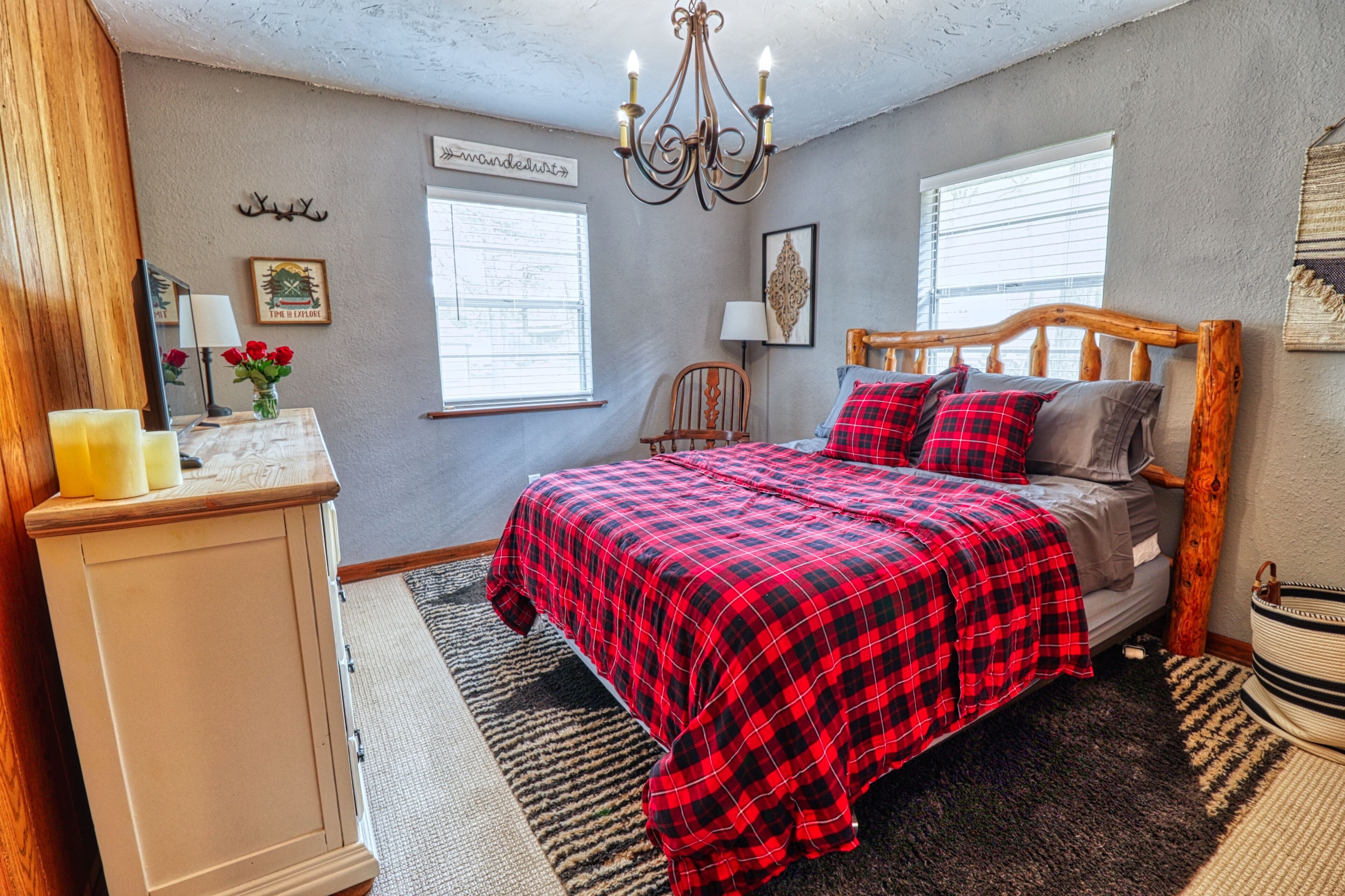 Cozy Two Bedroom Lakehouse and PRIVATE DOCK!