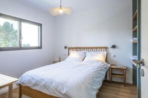 2 habitaciones, escritorio, wifi gratis y ropa de cama