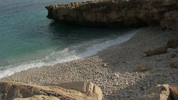 A rocky beach with clear water and a distant landmass. - Holidays and relaxation 5 minutes from San Vito Lo Capo (custonaci)