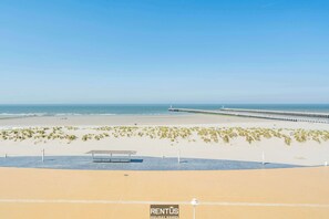 On the beach - Seacarl - stunning apartment with frontal sea view (Nieuwpoort)
