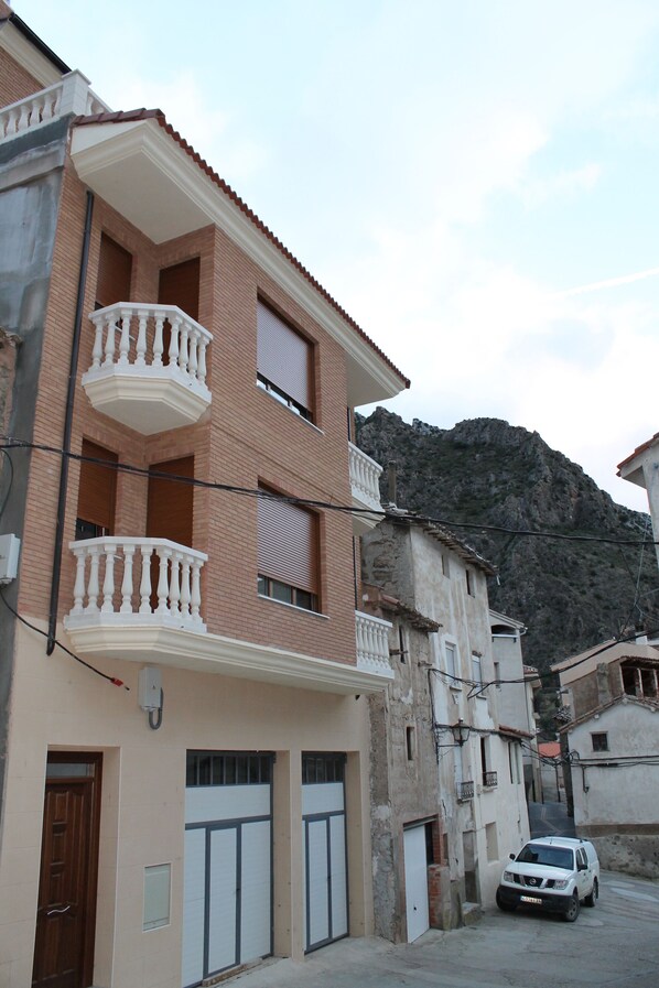 المنشأة من الخارج