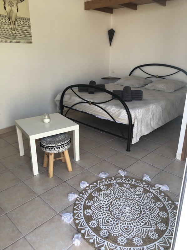1 bedroom, WiFi, bed sheets - bed & Breakfast (Figari)