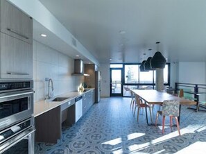 Private kitchen - Downtown Seattle apartment next to the stadiums (Seattle)