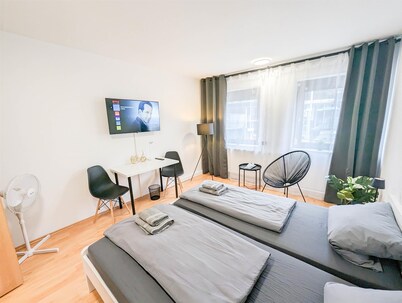 2 room apartment right in Stuttgart city 6 people