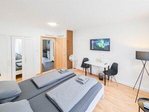 2 bedrooms, desk, iron/ironing board, free WiFi
