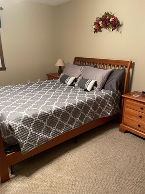 4 chambres, bureau, accès au Wi-Fi (inclus), literie fournie