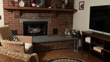 Smart TV, fireplace