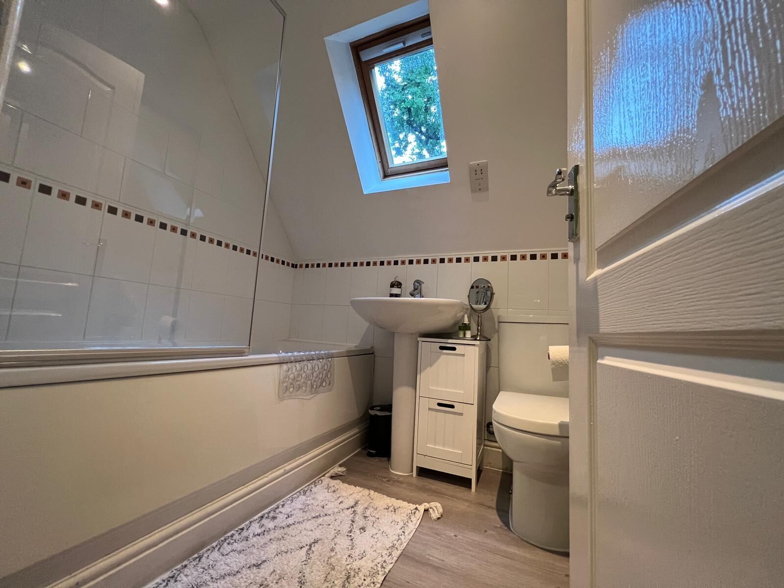 Combined shower/bathtub