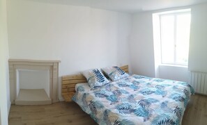 2 bedrooms, desk, iron/ironing board, free WiFi