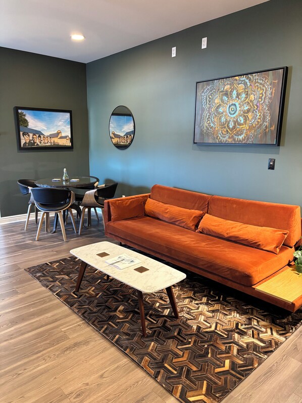 Smart TV, fireplace