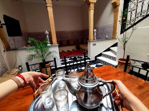 تناول الطعام