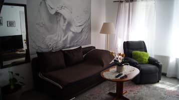 TV, pebolim, livros
