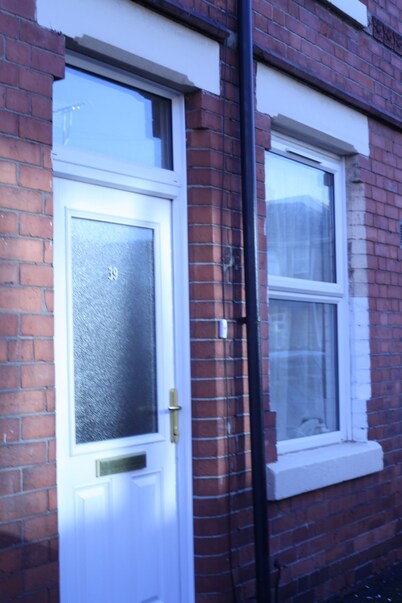 Comfy 2-Bed Home, Modern, Netflix, Free Parking, Garden | Nottingham NG6