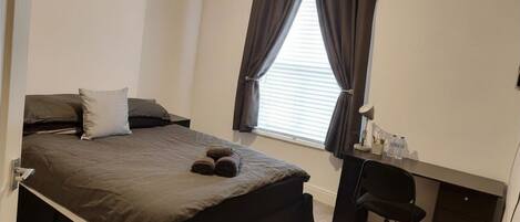 2 bedrooms, desk, iron/ironing board, free WiFi
