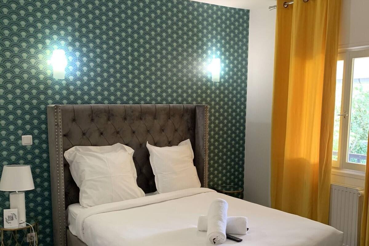 Cortinas blackout y sistema de insonorización 