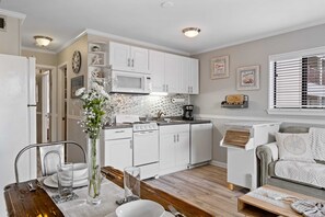 Fridge, microwave, oven, stovetop - The Admiral's Roost ~ Steps to the beach and pool. Perfect for couples (Hilton Head Island)