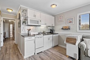 Fridge, microwave, oven, stovetop - The Admiral's Roost ~ Steps to the beach and pool. Perfect for couples (Hilton Head Island)