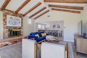 Smart TV, table tennis