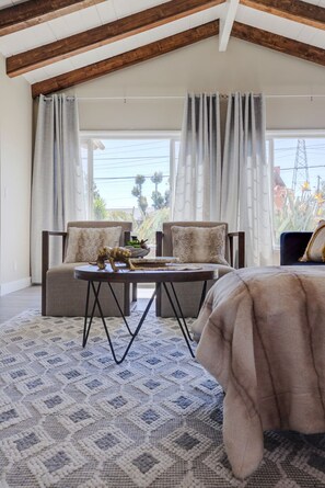 5 bedrooms, desk, iron/ironing board, WiFi