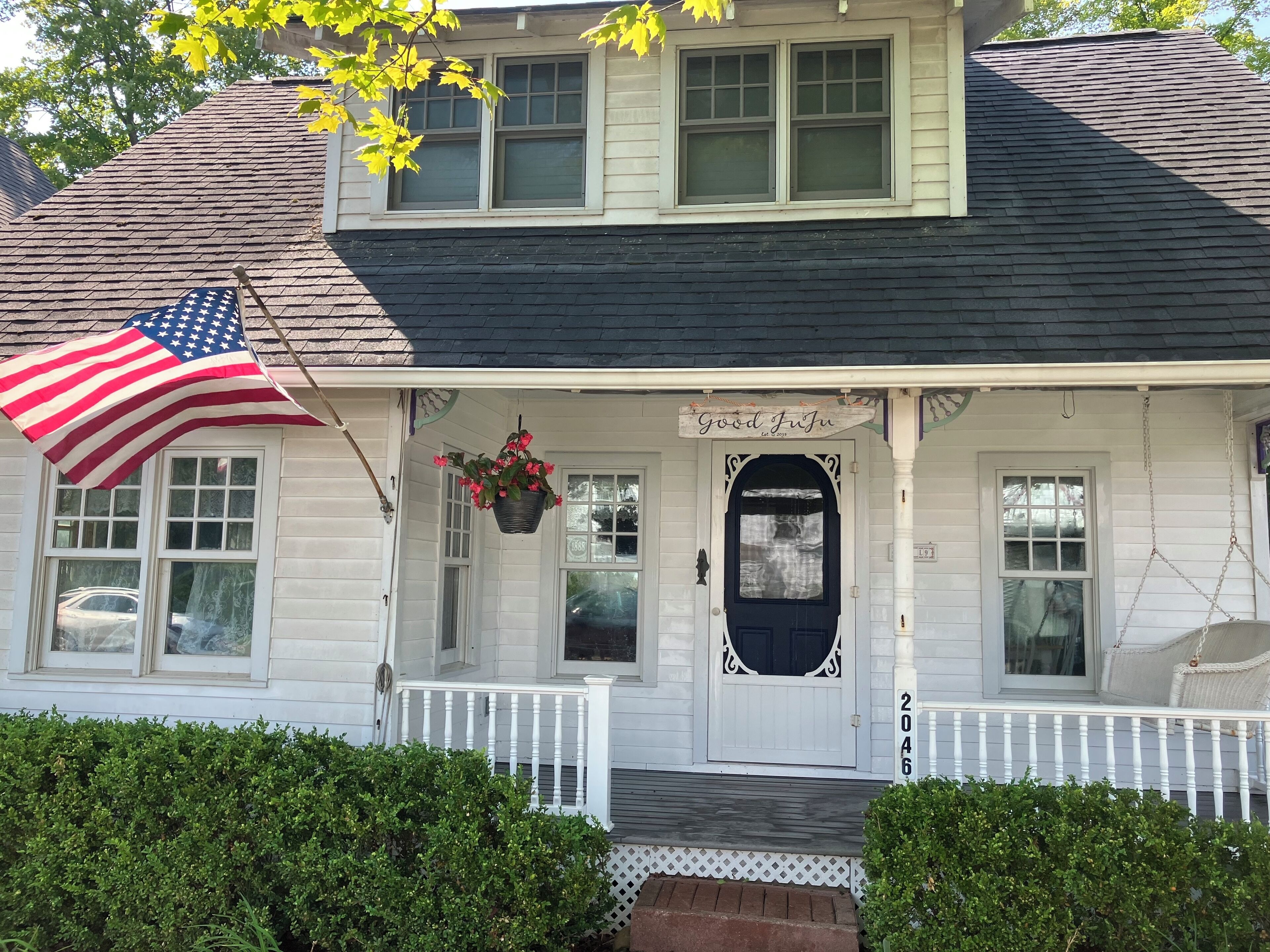 Cottage in historic Bay View close to waterfront & walking trails