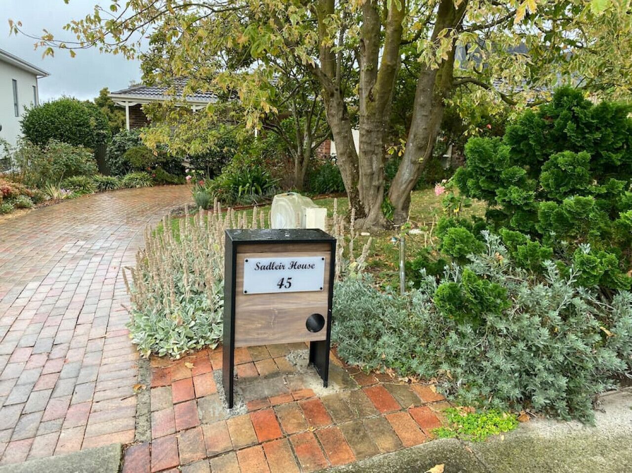 BerwickHills Stylish 3 BdrmHome *Free Wifi*NetFlix — image 21