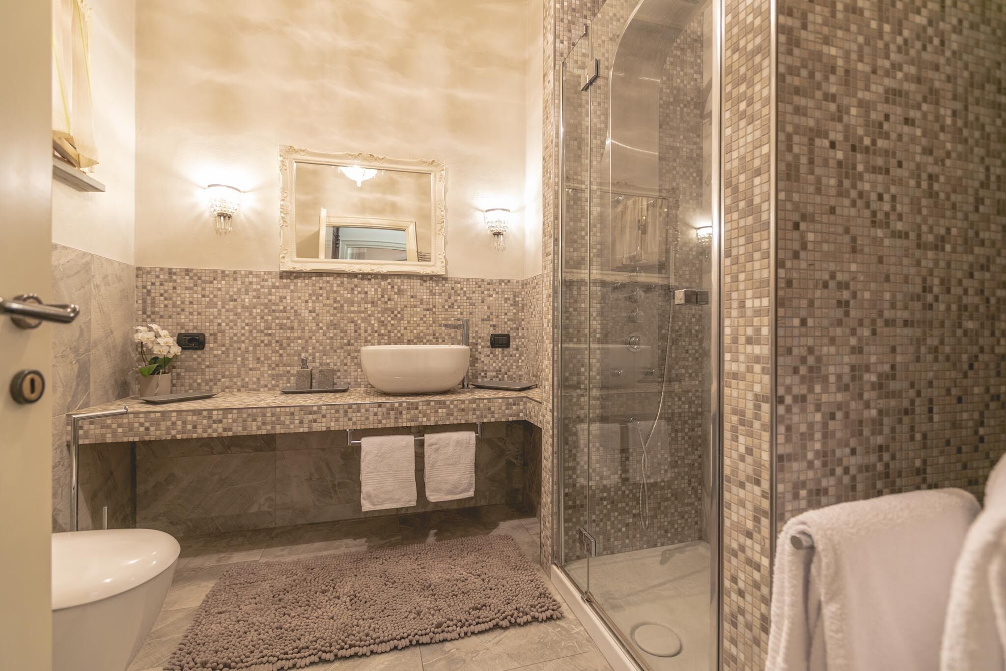 Dusche, Haartrockner, Bidet, Handtücher