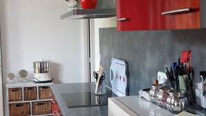 茶具/咖啡用具、冰箱、微波炉、烤箱