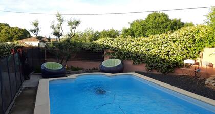 AgrÚable villa ,avec piscine privée, à 15 minutes des plages.