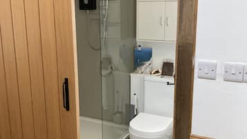 Casa de campo | Banheiro | Chuveiro, secador de cabelo, toalhas de banho