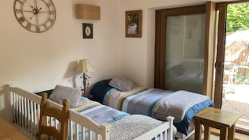 Cottage | 1 bedroom, iron/ironing board, travel cot, free WiFi