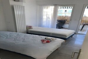2 chambres, fer et planche à repasser, Wi-Fi, draps fournis