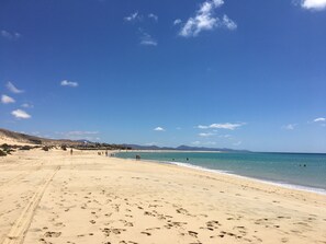 Una spiaggia nelle vicinanze