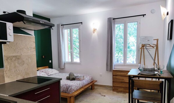 1 bedroom, WiFi, bed sheets - Studio Mistral - Air conditionning (Arles)