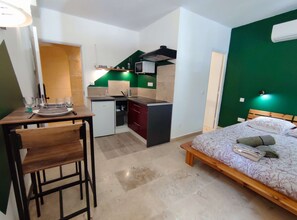 1 bedroom, WiFi, bed sheets - Studio Mistral - Air conditionning (Arles)
