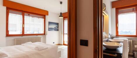 2 chambres, fer et planche Ă repasser, Wi-Fi gratuit, draps fournis