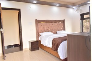 4 bedrooms, iron/ironing board, free WiFi, bed sheets - Rudhraksh Villa 4BR Perfect vacay Villa (Mussoorie)