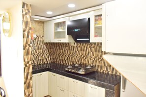 冰箱、微波炉、烤箱、炉灶