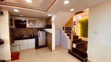 Fridge, microwave, oven, stovetop