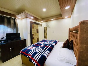 4 bedrooms, iron/ironing board, free WiFi, bed sheets - Rudhraksh Villa 4BR Perfect vacay Villa (Mussoorie)