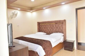 4 bedrooms, iron/ironing board, free WiFi, bed sheets - Rudhraksh Villa 4BR Perfect vacay Villa (Mussoorie)