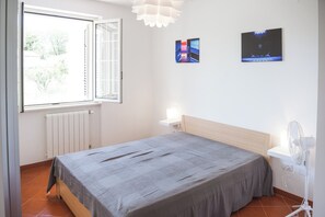 2 عدّة غرف نوم وواي فاي مجانًا وملاءات أسرّة