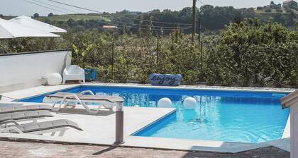 Quiet 2 bedroom apartment in villa with pool and barbecue, 1km from the sea